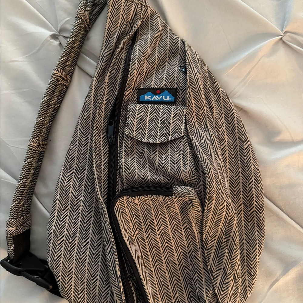 Kavu Black and Tan Chevron Rope Sling Bag